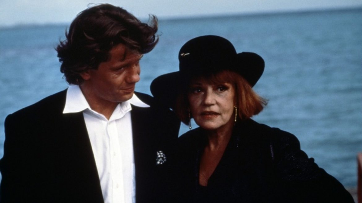 La Vieille Qui Marchait Dans La Mer Film Complet Youtube La vieille qui marchait dans la mer - Fonds Jeanne Moreau